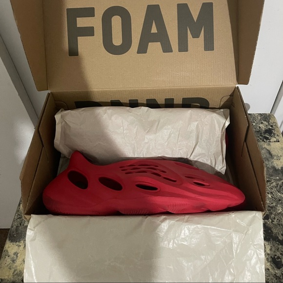 Selling These Foam Runners Cause They Don’t Fit Properly.